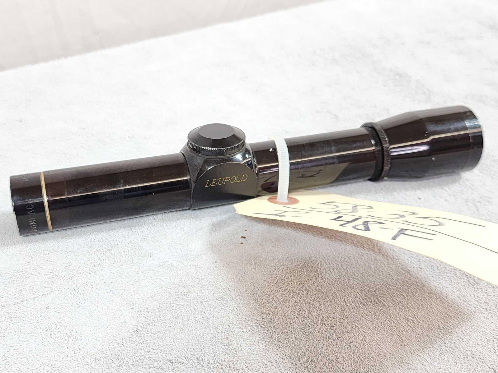 Leupold M8-2.5X Compact Scope: 58.35 Came off the Thompson Center Contender barrel in the previous lot