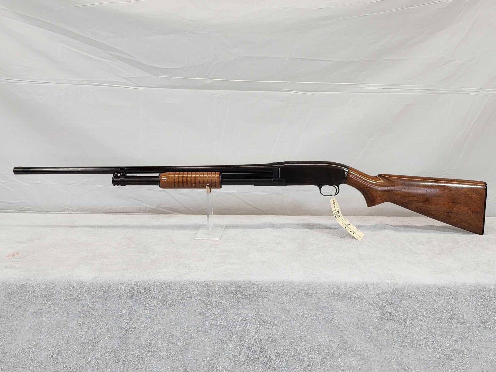 Winchester Model 1912 12ga Pump Shotgun: 75.7 Mfg 1913 25" barrel shiny bore crisp action SN 20860