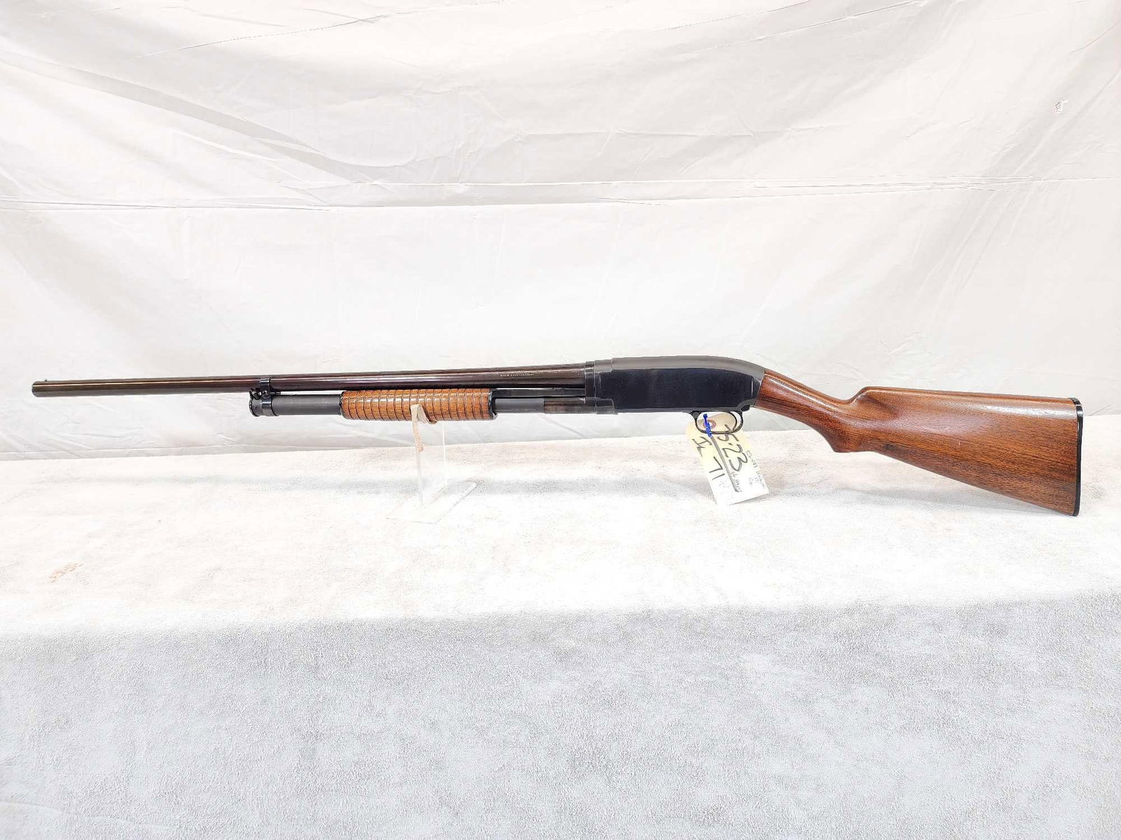 Winchester Model 12 12ga Pump Shotgun Mfg 1925: 75.32 Exceptionally clean gun crisp action 28" barrel very shiny bore full choke overall awesome condition SN 399849