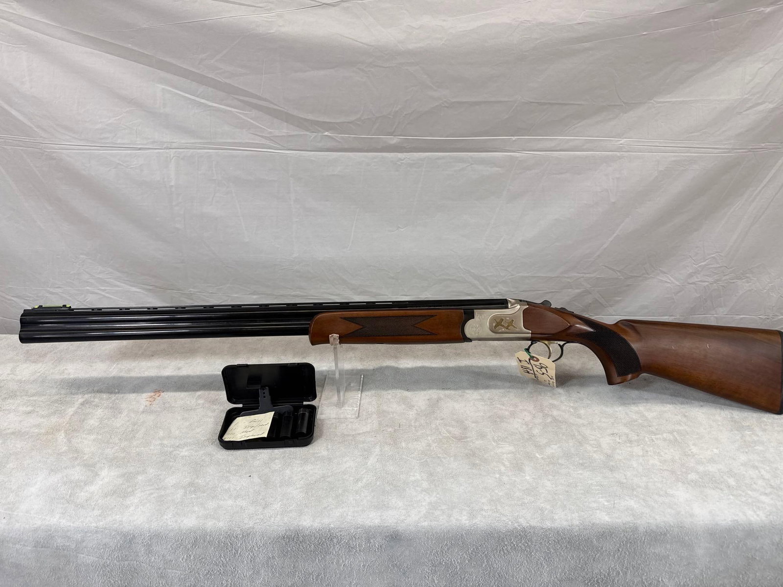 Mossberg International Silver Reserve 12 Gauge Over/Under Shotgun (1 of 7)