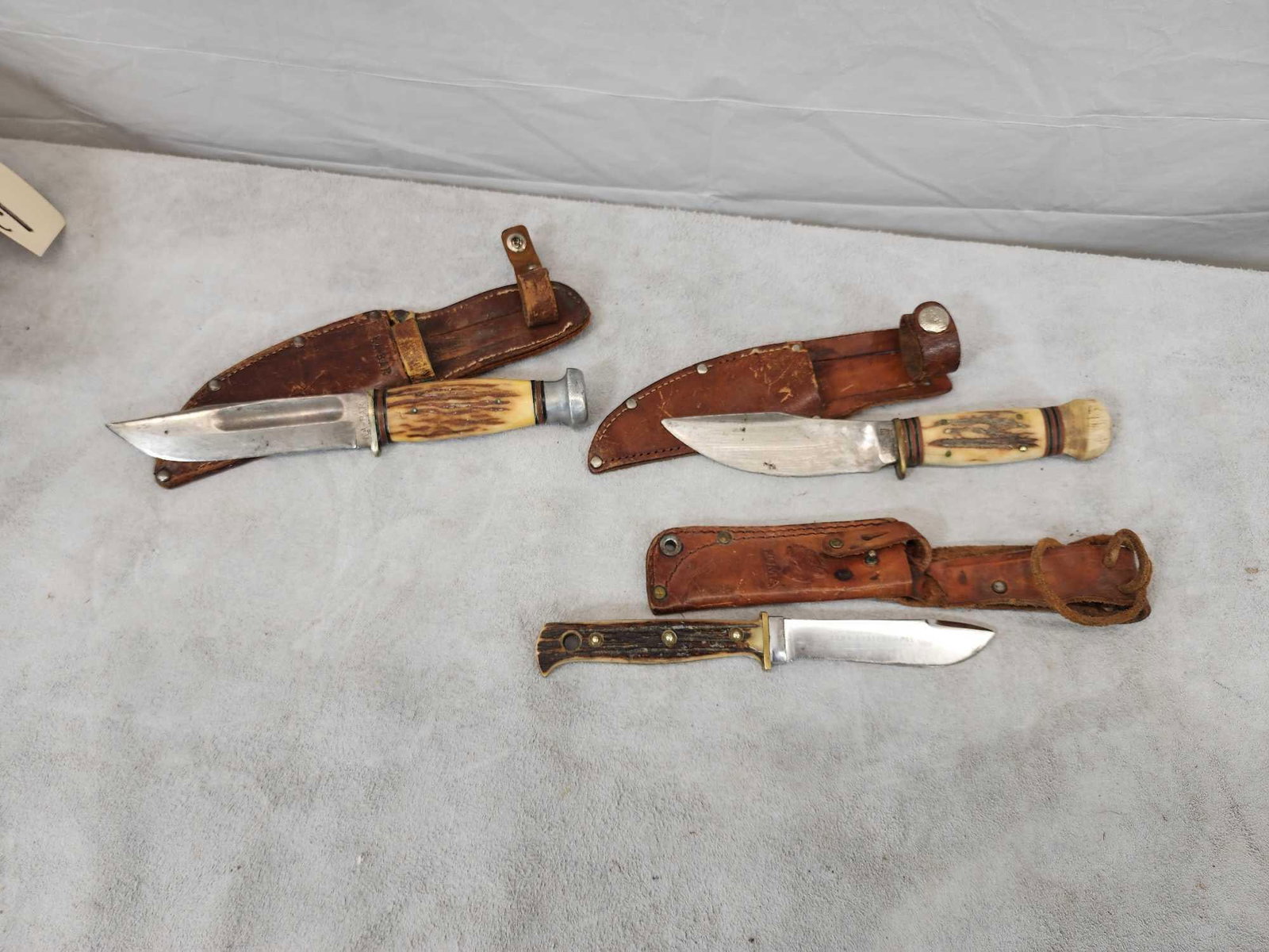 Collection Of 3 Vintage Fixed Blade Knives: 79.168 KaBar , Marble's , Puma