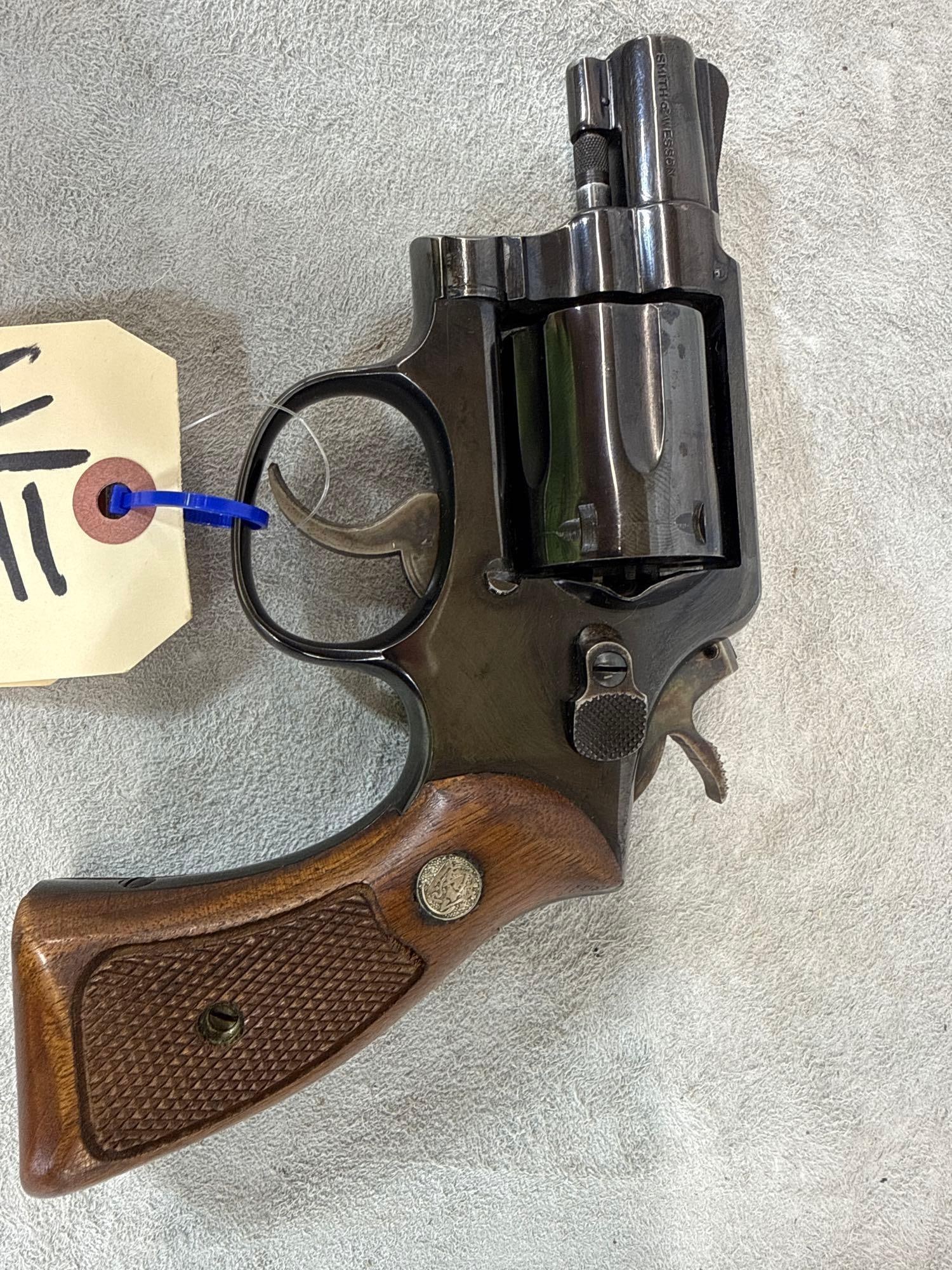 Smith and Wesson Model 10-5 6 Shot 38 S&W Spl Revolver (1 of 5)