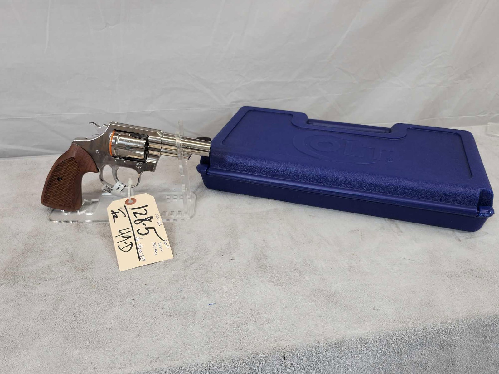 Colt Viper .357 Mag Revolver: 128.5 Like new condition maybe fired a couple times if any 3" barrel stainless with hard case SN VR001337