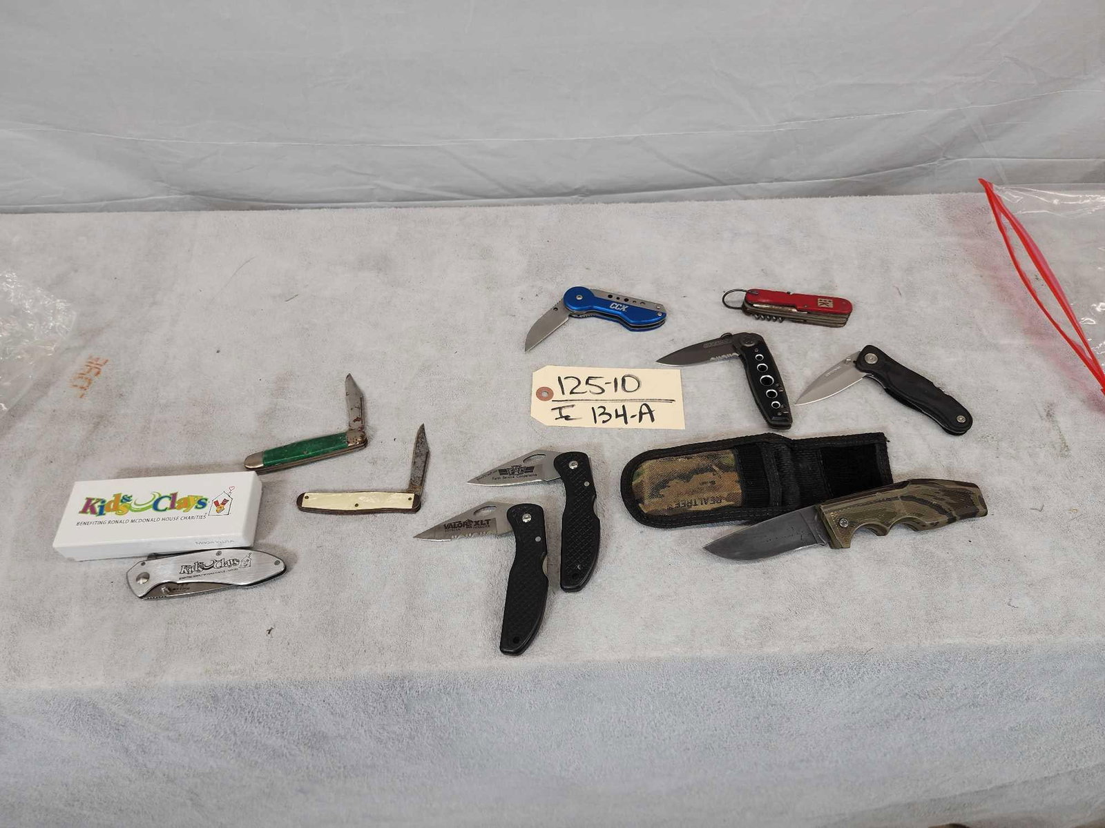 Collection Of 10 Folding Knives: 125.10 Vintage modern