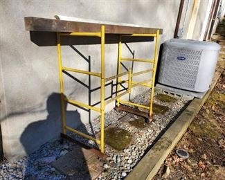 Scaffold / Storage racks (1 of 1)