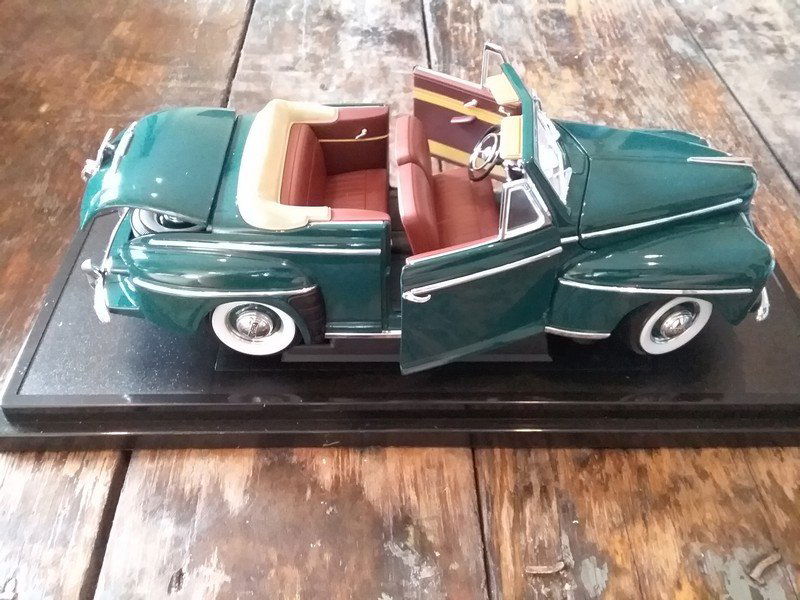 1948 Ford Convertible (1 of 4)