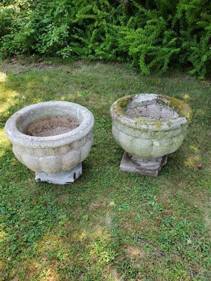 Pair of concrete urns (1 of 1)