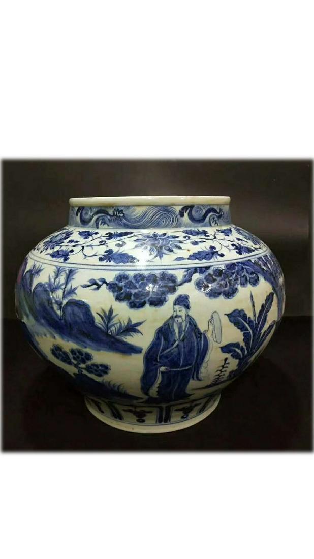 A BLUE AND WHITE FIGURE PORCELAIN JAR (1 of 2)