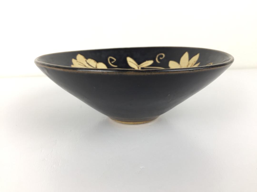 A JIZHOU KILN FLOWER PATTERN BOWL (1 of 2)