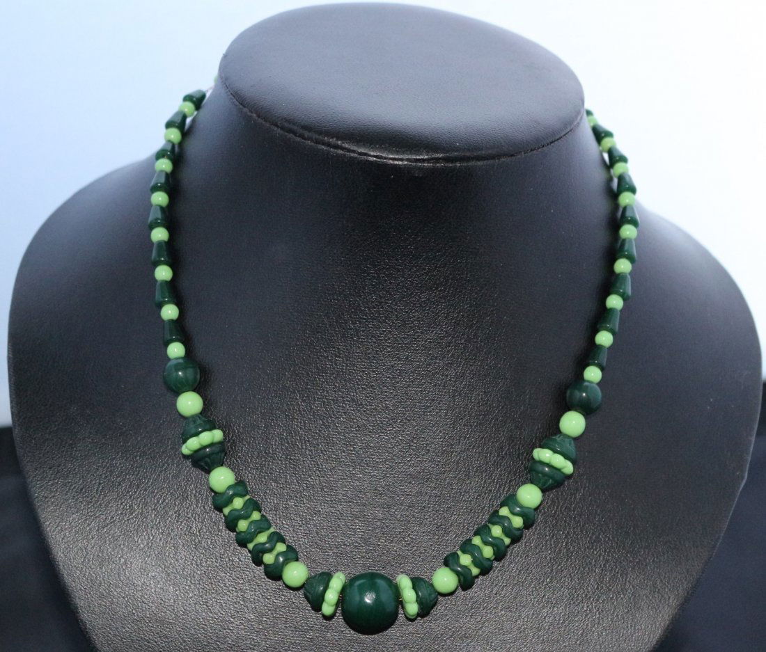 Vintage Costume Jewellery And Handbags Prices 120 Auction Price Results Kent Online Auctions In Kent