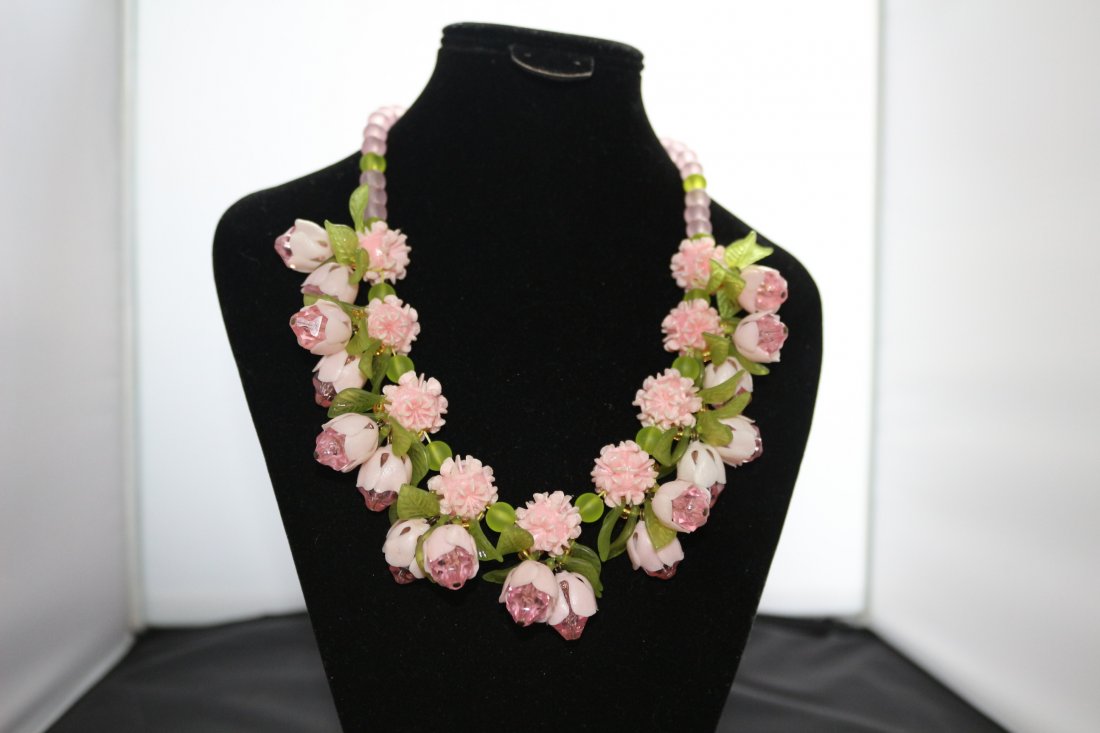 Floral Design Plastic and Lucite Necklace (1 of 6)
