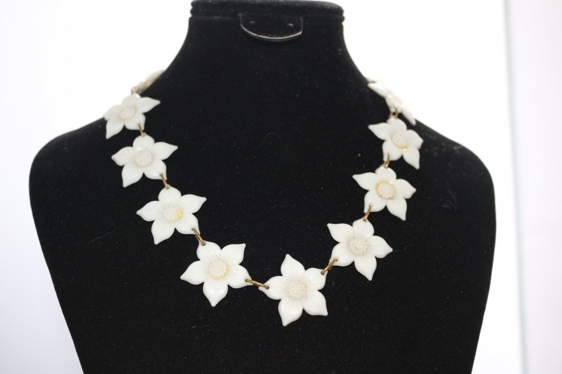 Vintage Lucite Floral Design Necklace (1 of 7)