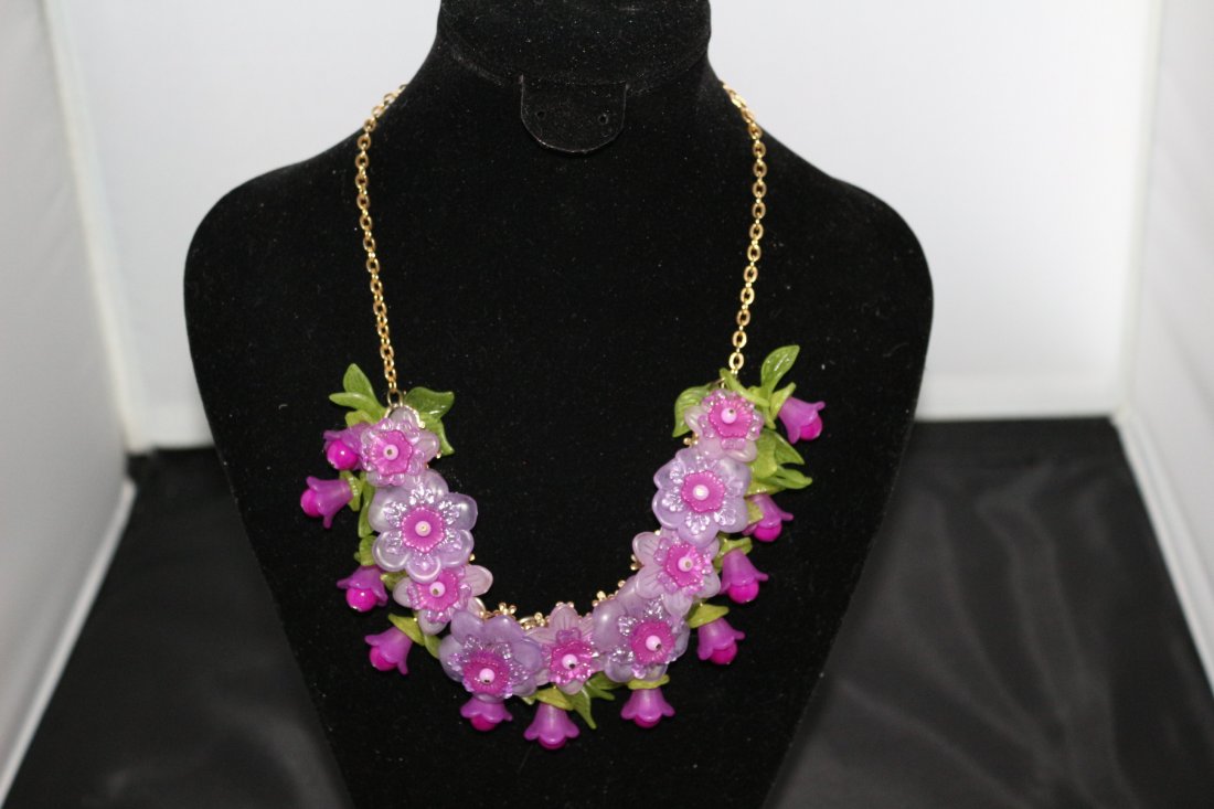 Vintage Decorative Lucite Floral Design Necklace (1 of 6)