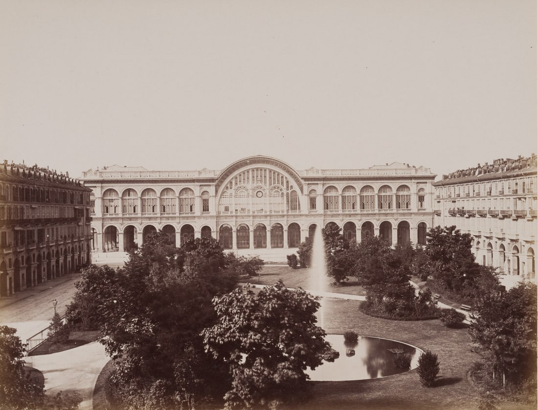 FRATELLI ALINARI (19th) Circle, Turin railway station, Italy, around 1880, albumen paper print: Fratelli Alinari (19th century) Circle: Bahnhof von Turin, Torino Porta Nuova, Italien, c. 1880, albumen paper print Technique: albumen paper print, mounted on Cardboard Date: c. 1880 Description: Ins
