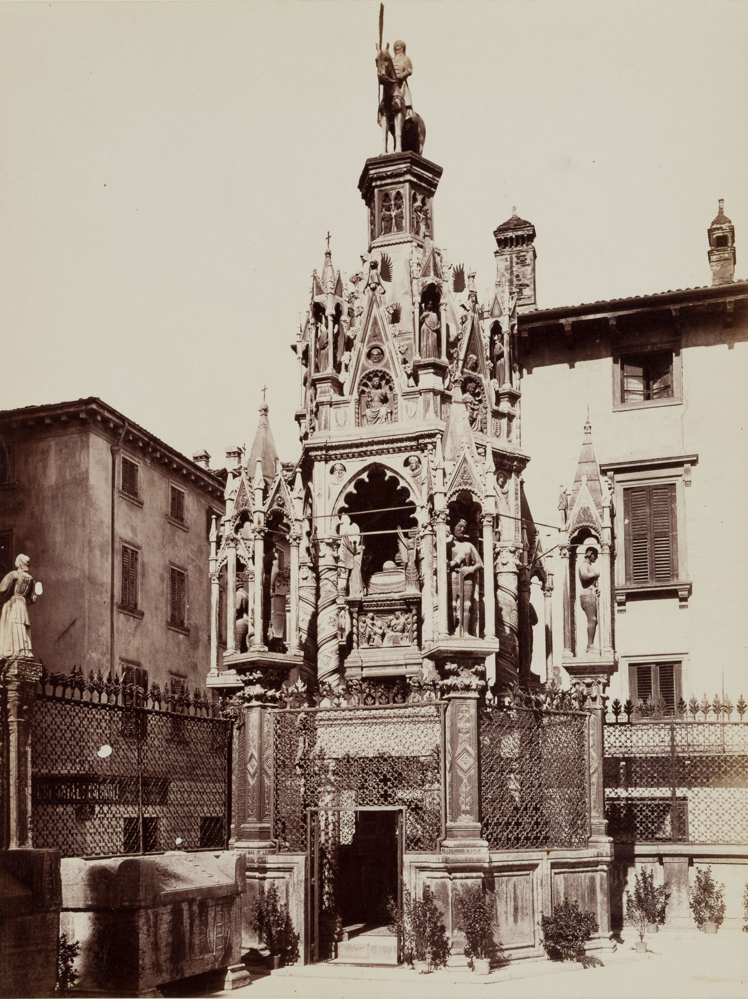 FRATELLI ALINARI (19th) Circle, The Scaliger Tomb, Verona, around 1880, albumen paper print: Fratelli Alinari (19th century) Circle: Tomb of the Scaliger family in Verona with its elaborate ornamentation, statues and depictions of various biblical scenes, Veronese Gothic style, c. 1880, album