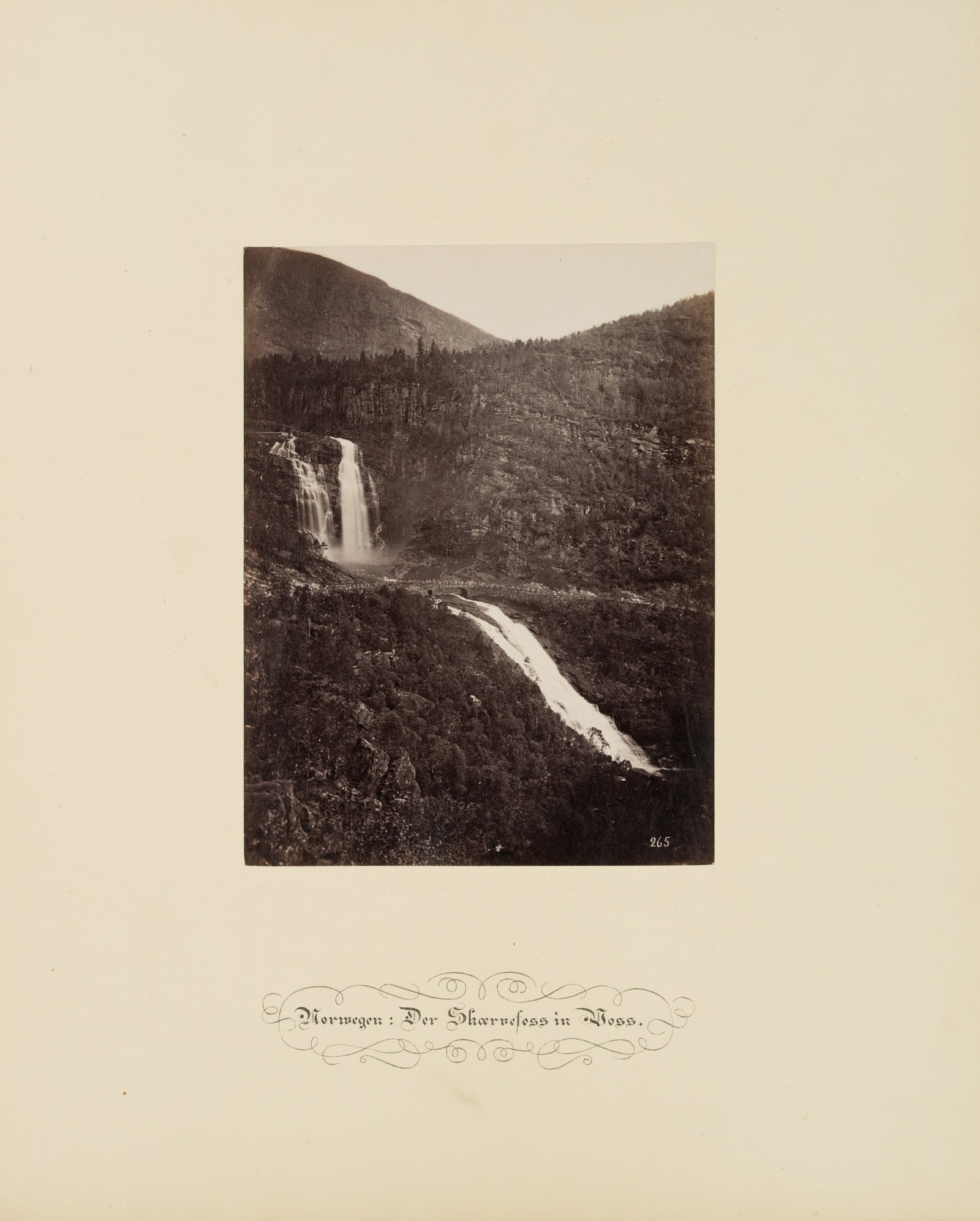 FRATELLI ALINARI (19th) Circle, Waterfall in Norway, around 1880, albumen paper print: Fratelli Alinari (19th century) Circle: Waterfall in Norway Natural spectacle, c. 1880, albumen paper print Technique: albumen paper print, mounted on Cardboard Date: c. 1880 Description: Rare Norway 