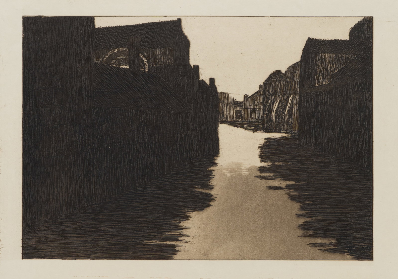 R. VOORTMAN (19,20th), A dark alley between rows of houses, 1905, Etching: Robert Voortman (19./20. century): Canal between rows of houses Dark canal view with side bank development and light-coloured waterway, 1905, Etching Technique: Etching on Paper Impression Quality: Pr