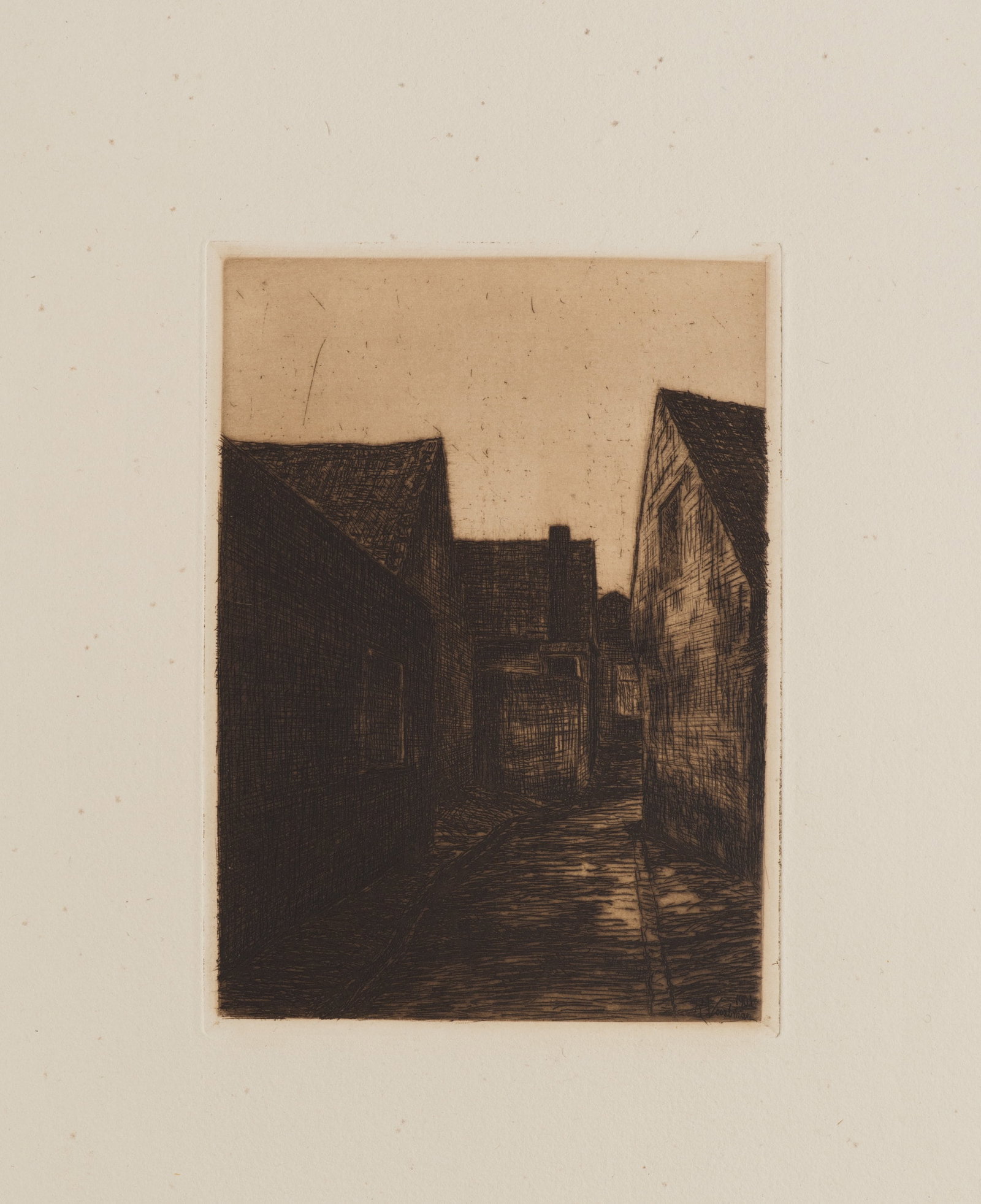 R. VOORTMAN (19,20th), A dark alleyway between houses, Etching: Robert Voortman (19./20. century): Dark alley between houses Narrow alley view with densely shaded house fronts, 20th century, Etching Technique: Etching on Paper Impression Quality: Proof impression.