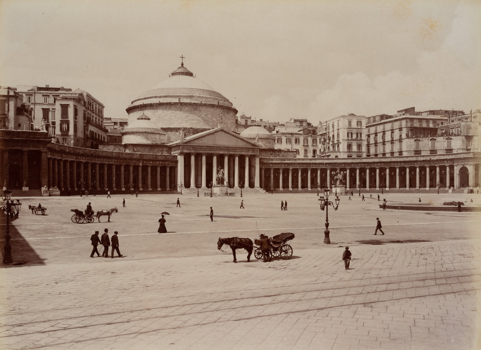 FRATELLI ALINARI (19th), Piazza del Plebiscito, Naples, around 1880, albumen paper print: Fratelli Alinari (19th century): Piazza del Plebiscito mit Fassade der Kirche San Francesco di Paola in Neapel, c. 1880, albumen paper print Technique: albumen paper print Inscription: At the lower pa