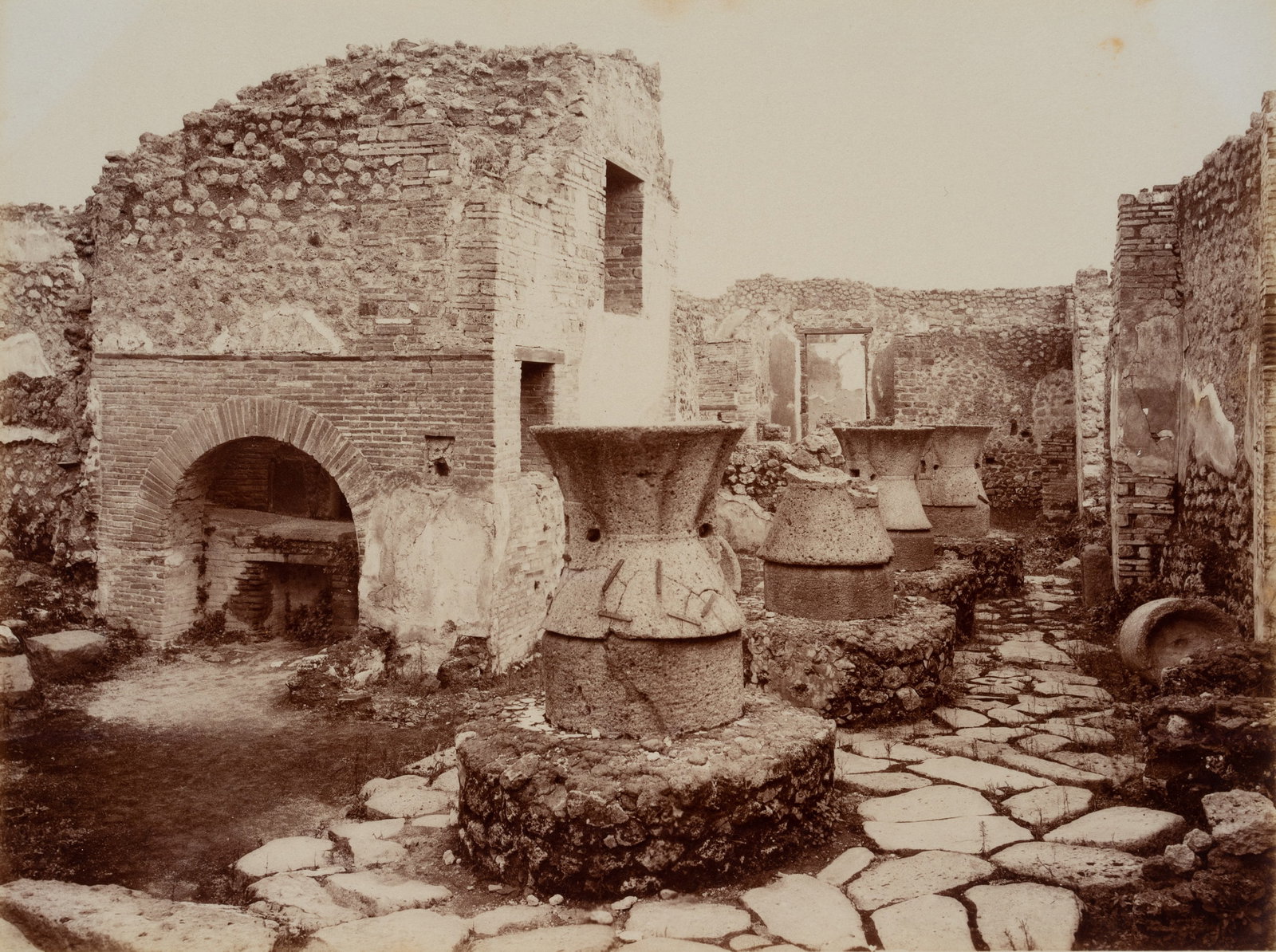 FRATELLI ALINARI (19th), Bakery in Pompeii, around 1880, albumen paper print (1 of 5)