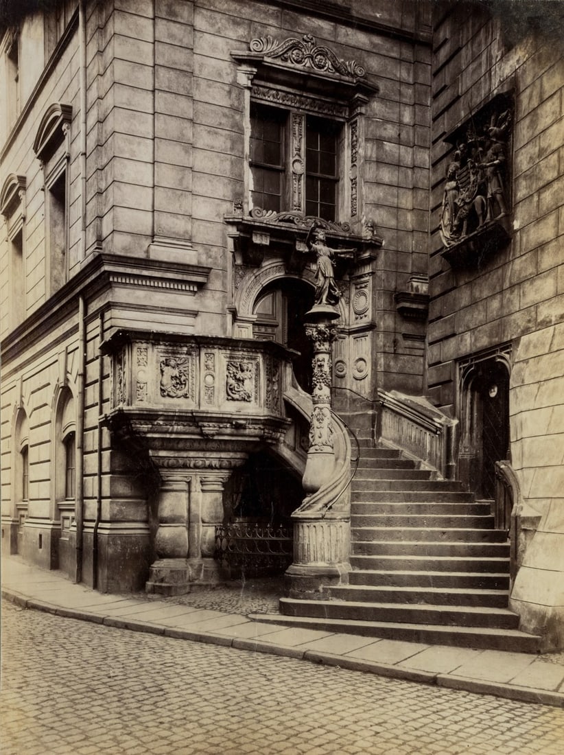 Unknown (19th), Görlitz Town Hall, around 1890, albumen paper print: Unknown (19th century): Staircase to the Annunciation Pulpit Görlitz Town Hall, c. 1890, albumen paper print Technique: albumen paper print, mounted on Cardboard Inscription: Inscribed on the sup