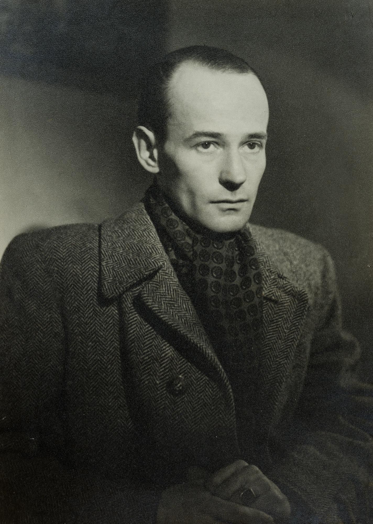 Unknown (20th), Portrait of the young Erhard Klepper, around 1920, Black and white photograph: Unknown (20th century): Portrait of the young artist Erhard Klepper Breast piece, c. 1920, Black and white photograph Technique: Black and white photograph on Paper, mounted on Cardboard Date: c. 1920