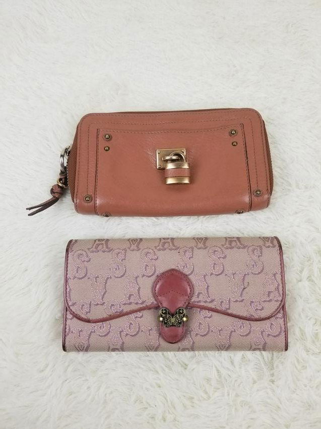 Chloe x Anna Sui Nude Wallet Set: Brand: Chloe, Anna Sui Material: Leather Style: Lot Color: Nude Size(inch): Lot Country of Origin: Italy Come with: - Rabbit's Habit items come with a 100% money-back authenticity guarantee. Please re
