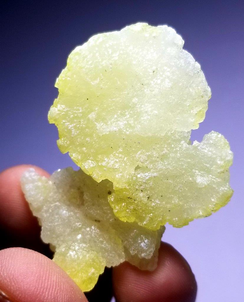 70 Carats Lemon Yellow Brucite Crystal: 70 Carats Lemon Yellow Brucite Crystal with Mother Rock - 48 31 10 mm : Flat-rate of $23.00 to anywhere. shipping rates are determined by Parcel weight and destination. Combined shipping: We offer com