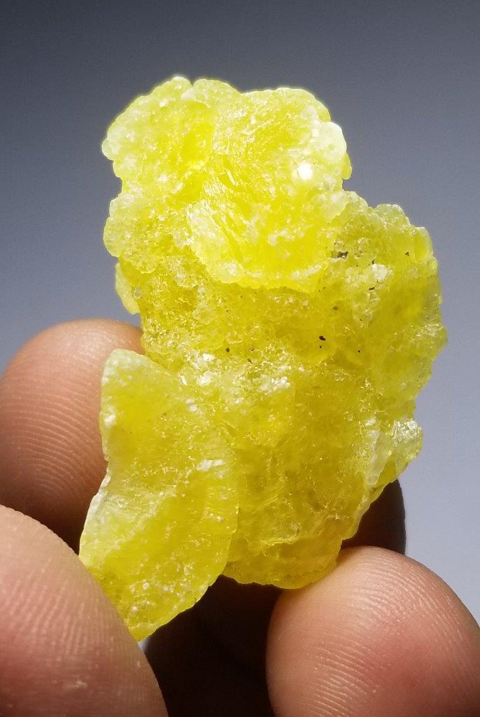 33.5 Carats Lemon Yellow Brucite Crystal: 33.5 Carats Lemon Yellow Brucite Crystal with Mother Rock - 32.5 20 16 mm : Flat-rate of $23.00 to anywhere. shipping rates are determined by Parcel weight and destination. Combined shipping: We offer