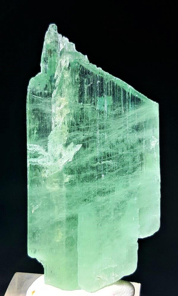 19.8 Gram Terminated Lemon Green Hiddenite Kunzite: 19.8 Gram Terminated Lemon Green Hiddenite Kunzite Crystal 62X30X5 mm : Flat-rate of $23.00 to anywhere. shipping rates are determined by Parcel weight and destination. Combined shipping: We offer com