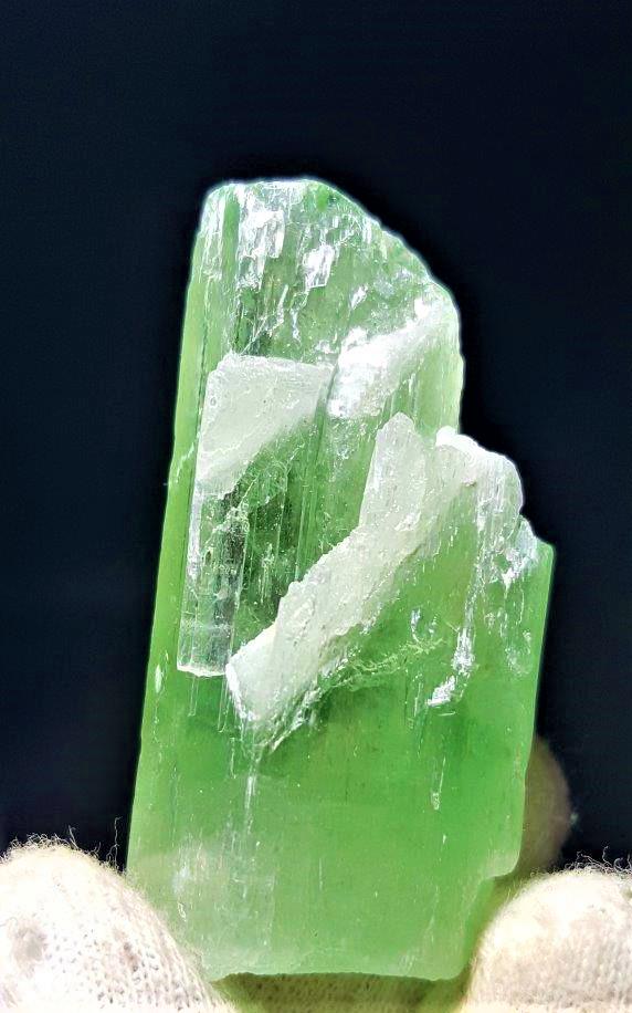 43.5 Gram Terminated Green Hiddenite Kunzite: 43.5 Gram Terminated Lemon Green Hiddenite Kunzite Crystal 54X25X18 mm : Flat-rate of $23.00 to anywhere. shipping rates are determined by Parcel weight and destination. Combined shipping: We offer co