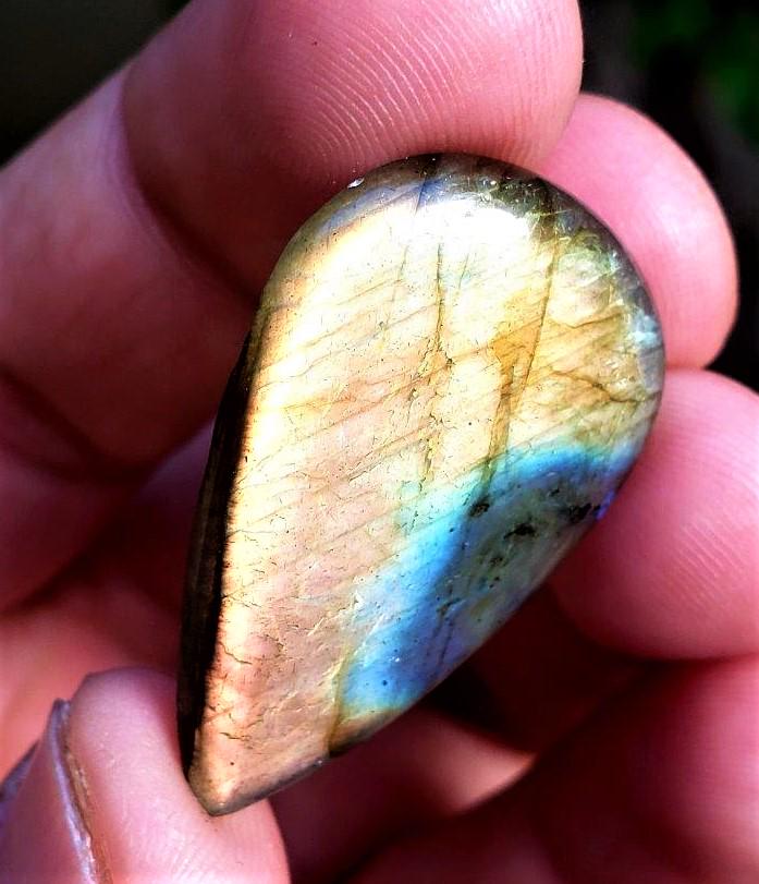 Pear Shape Honey Blue Labradorite gemstone: Pear Shape Honey Blue Labradorite Loose gemstone - 33X21X7 mm : Flat-rate of $23.00 to anywhere. shipping rates are determined by Parcel weight and destination. Combined shipping: We offer combine shi