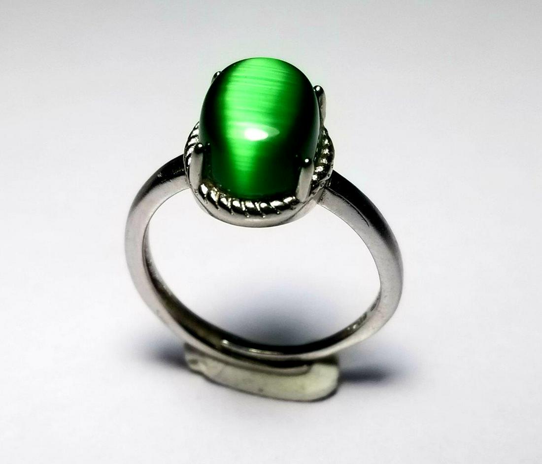 Green Cats eye Cab -Gale Ladies Ring: Vivid Green Cats eye Cab -Gale Ladies Ring : Flat-rate of $23.00 to anywhere. shipping rates are determined by Parcel weight and destination. Combined shipping: We offer combine shipping on multiple i