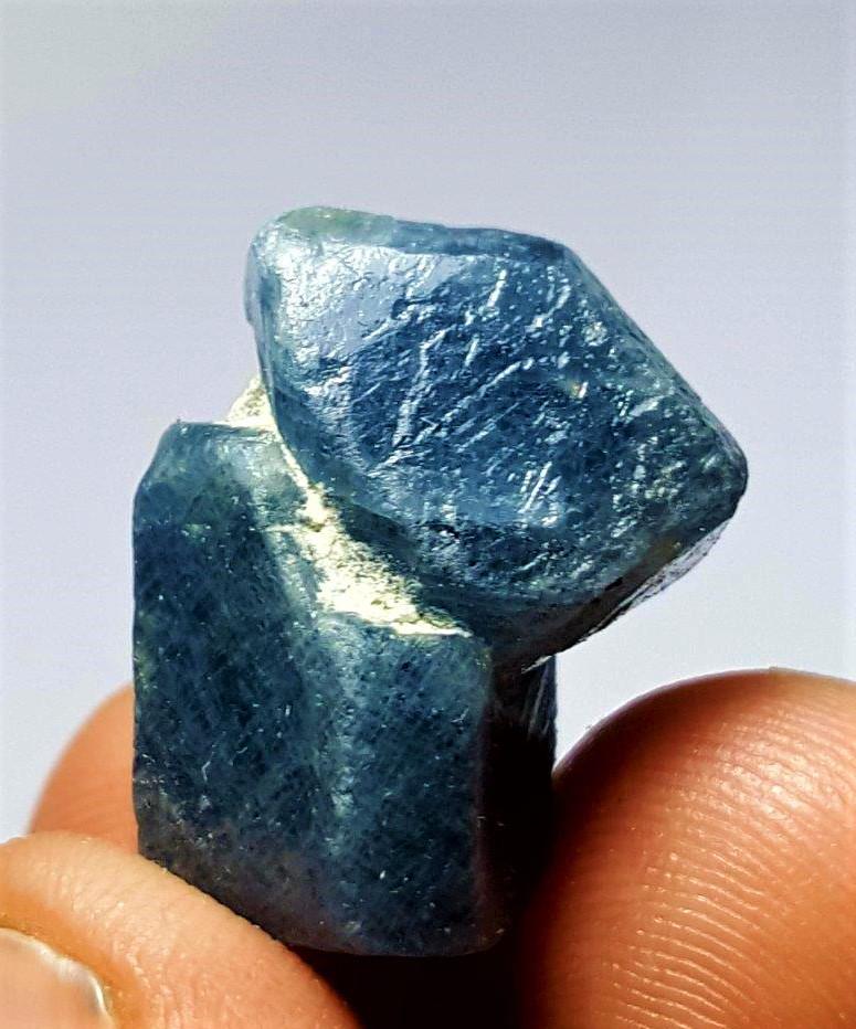 Beautiful Termination Of twin Sapphire Crystals - 36.5: Beautifully Termination Of twin Sapphire Crystals - 36.5 Carats - 19X17X11 mm : Flat-rate of $23.00 to anywhere. shipping rates are determined by Parcel weight and destination. 5$ will be charged for 
