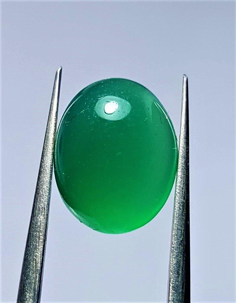 3 Carats Emerald Green Chalcedony Agate Cab (1 of 2)