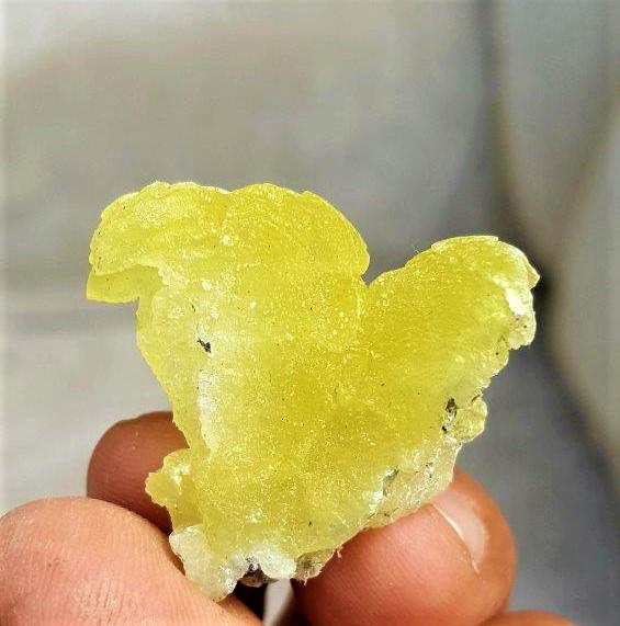 Natural yellow Brucite Mineral- 6.4 Grams: Natural Undamaged Lemon yellow Brucite Mineral- 6.4 Grams - 29X31X9.5 mm : Flat-rate of $23.00 to anywhere. shipping rates are determined by Parcel weight and destination. 5$ will be charged for each 
