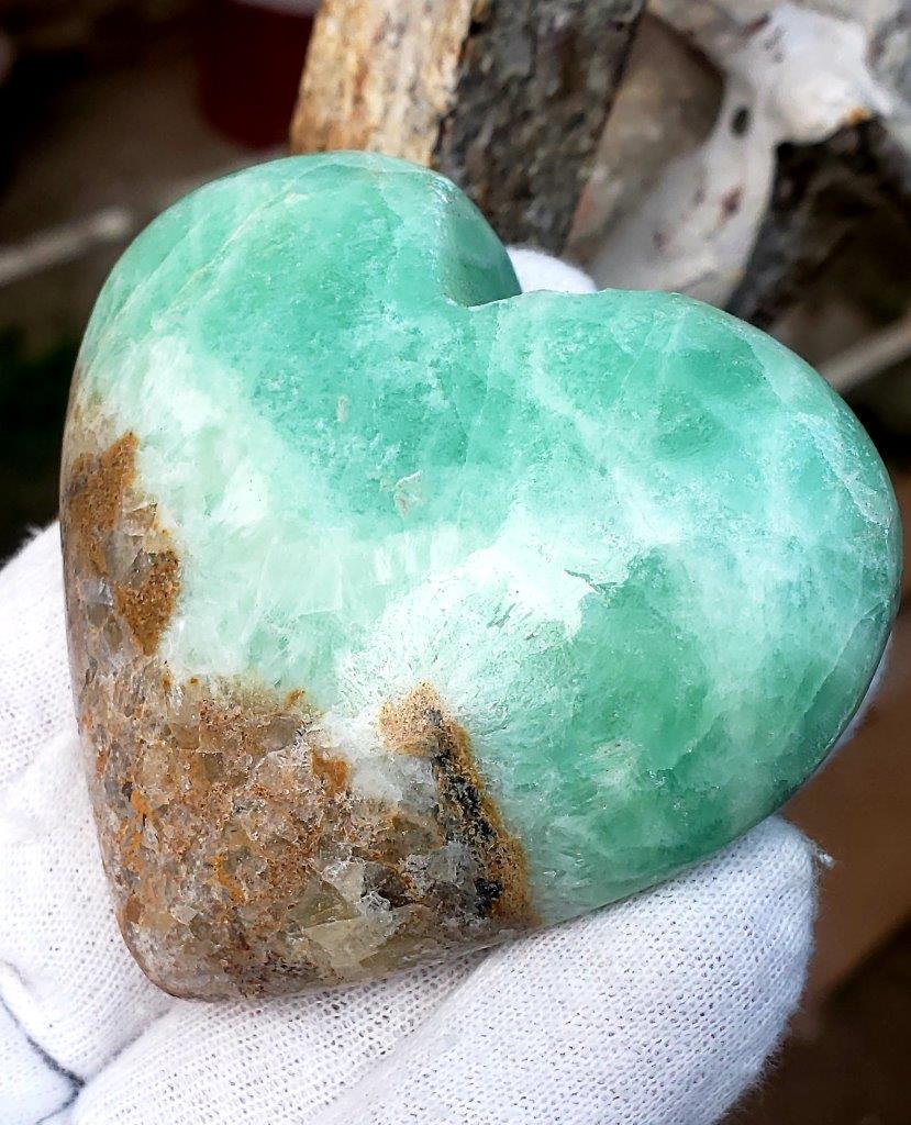 Naturally Itched Torquoise Aragonite Heart - 146.3: Naturally Itched Torquoise Blue Aragonite Heart - 146.3 Grams - 65X73X22 mm : Flat-rate of $23.00 to anywhere. shipping rates are determined by Parcel weight and destination. 5$ will be charged for ea