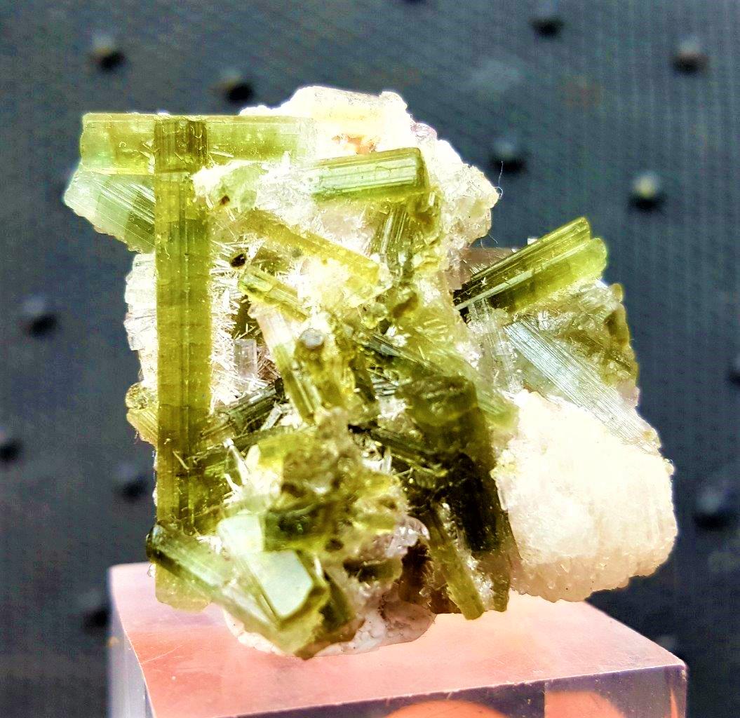 17.2 Grams Amazing Bunch of Tourmaline Crystals: 17.2 Grams Top Quality Amazing Bunch of Tourmaline Crystals 43X34X19 mm : Flat-rate of $23.00 to anywhere. shipping rates are determined by Parcel weight and destination. Combined shipping: We offer c