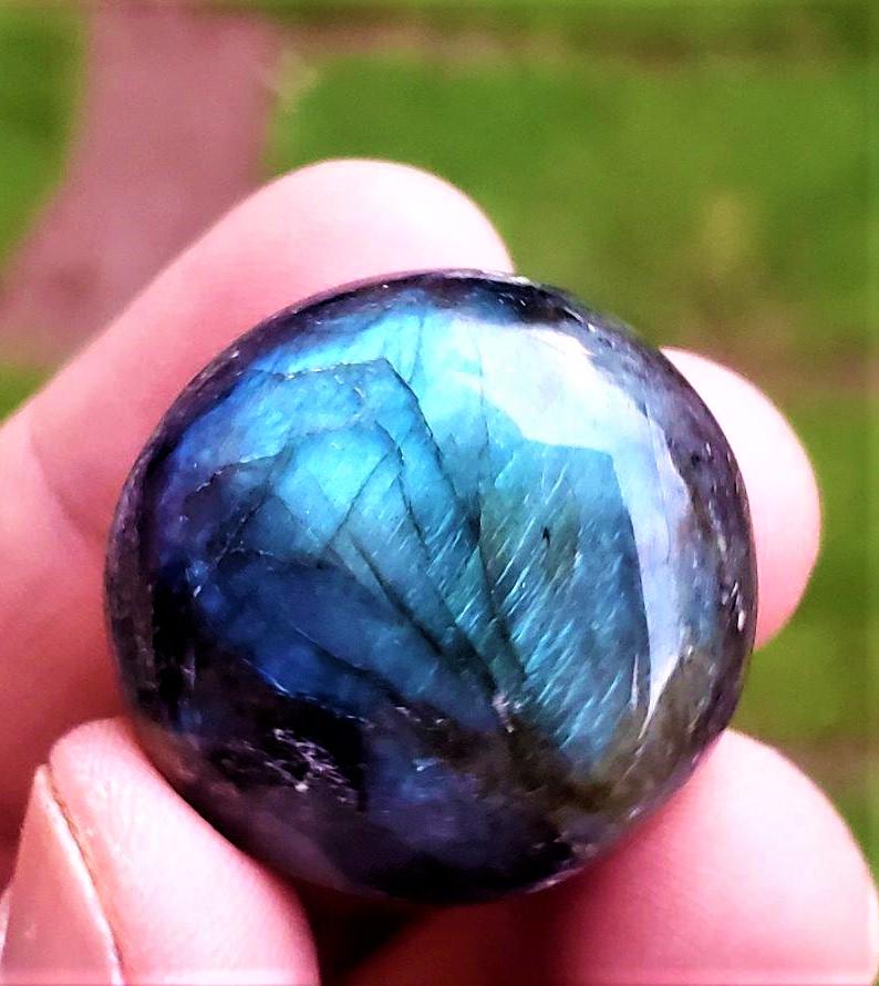 Fire Labradorite Polished Tumbled Stone: Fire Labradorite Polished Tumbled Stone - 29X29X19 mm : Flat-rate of $23.00 to anywhere. shipping rates are determined by Parcel weight and destination. 5$ will be charged for each additional item in
