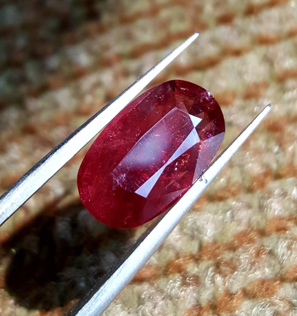 3.80 Carats Amazing Shape Natural Ruby (1 of 5)