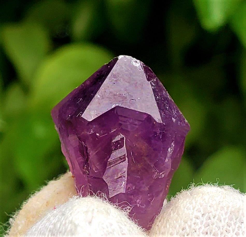Terminated Amethyst Crystal Scepter - 4.4 Grams: Terminated Amethyst Healing Crystal Scepter - 4.4 Grams - 22X15X14 mm: Flat-rate of $23.00 to anywhere.shipping rates are determined by Parcel weight and destination.5$ will be charged for each additi