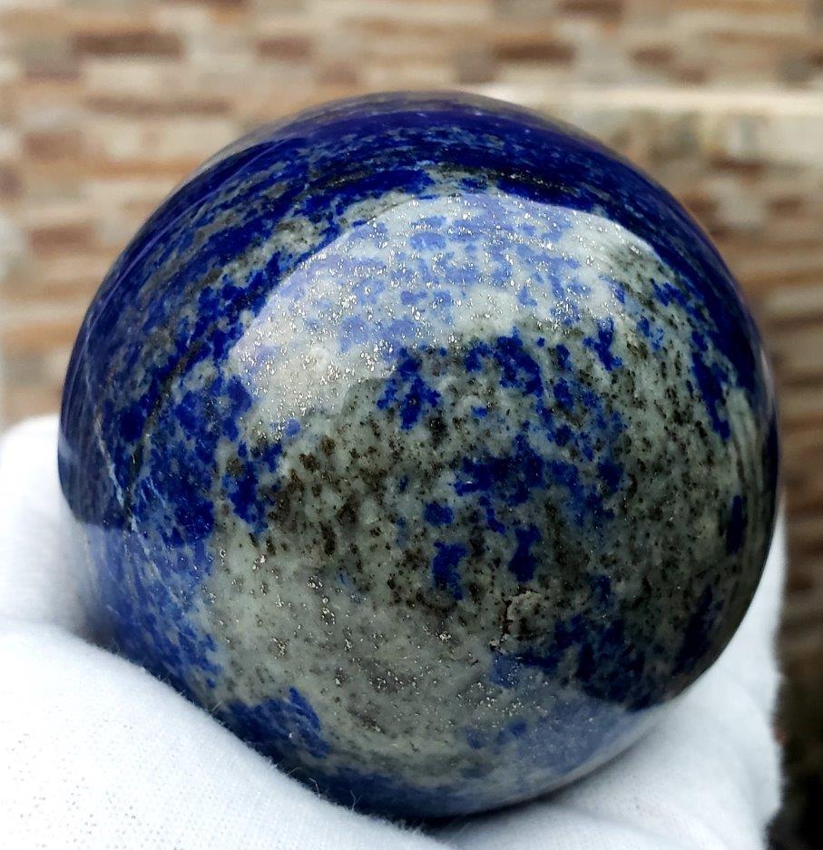 Polished Lapis Lazuli Healing Sphere - 582 Grams: Royal Blue Polished Lapis Lazuli Healing Sphere - 582 Grams - Diameter 69 mm: Flat-rate of $45.00 to anywhere.shipping rates are determined by Parcel weight and destination.5$ will be charged for each
