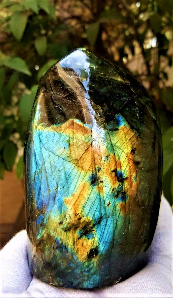 713.7 Grams Colorful Labradorite Healing Tumblr: 713.7 Grams Colorful Labradorite Healing Tumblr - 125X78.5X45 mm: Flat-rate of $65.00 to anywhere.shipping rates are determined by Parcel weight and destination.Combined shipping: We offer combine shi