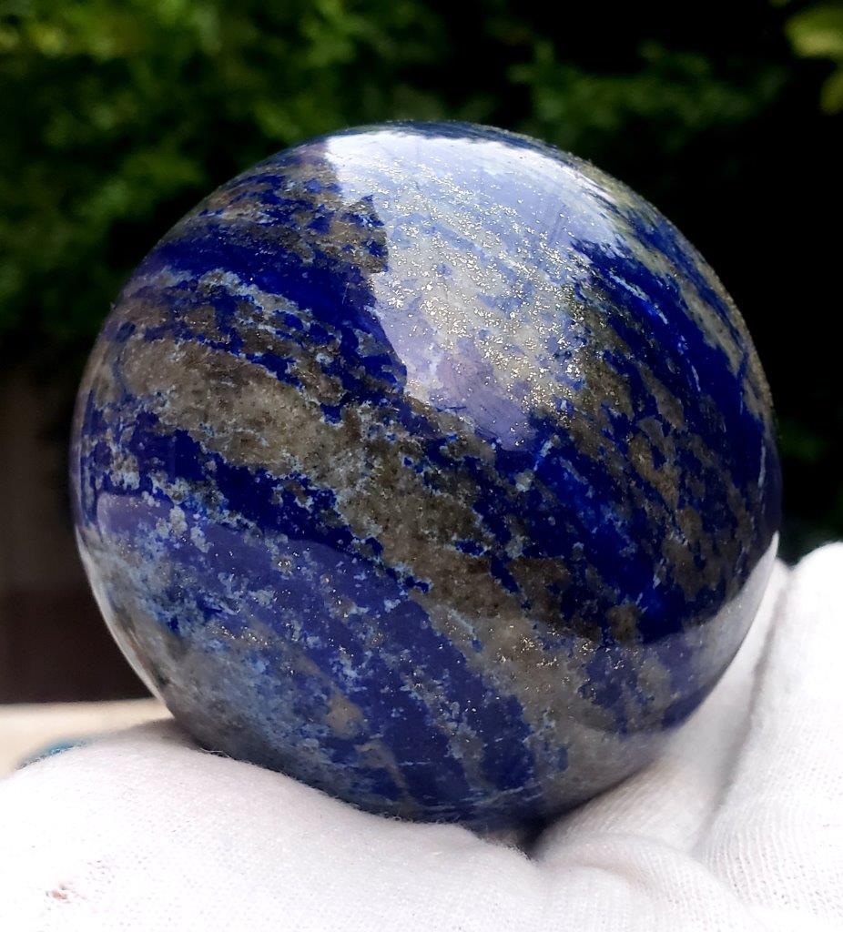 Lapis Lazuli Healing Sphere - 635 Grams: Lapis Lazuli Healing Sphere - 635 Grams - Diameter 73 mmShipping: $55.00.shipping rates are determined by Parcel weight and destination.