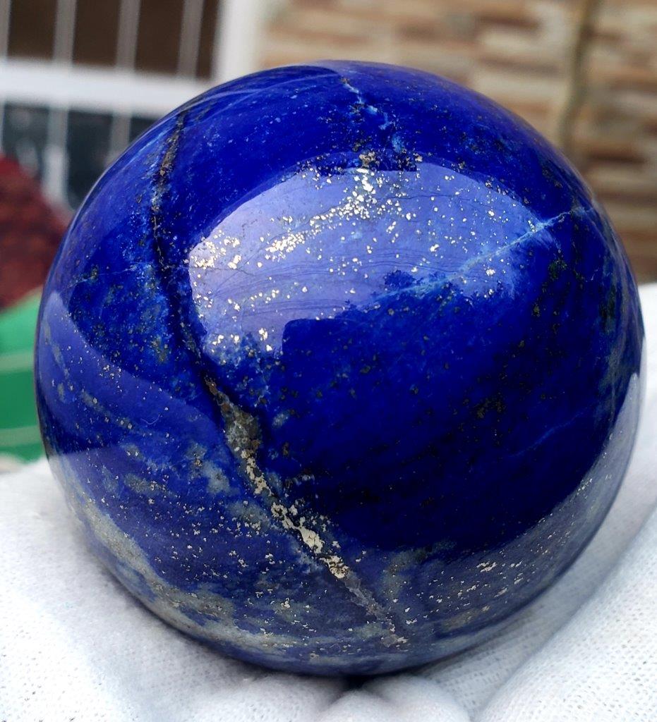 Polished Lapis Lazuli Healing Sphere - 595 Grams: Top Quality Natural Polished Lapis Lazuli Healing Sphere - 595 Grams - Diameter - 73 mmShipping: $45.00.shipping rates are determined by Parcel weight and destination.