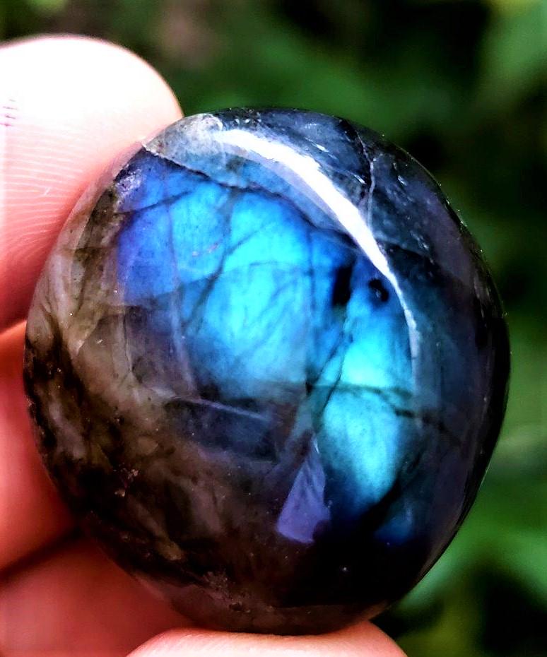 LABRADORITE Tumbled Stone: LABRADORITE Tumbled Stones, Meditation Stone, Healing Crystals - 30X28X18 mmShipping Rate: $23.00 .shipping rates are determined by Parcel weight and destination.Combined shipping: We offer combine sh
