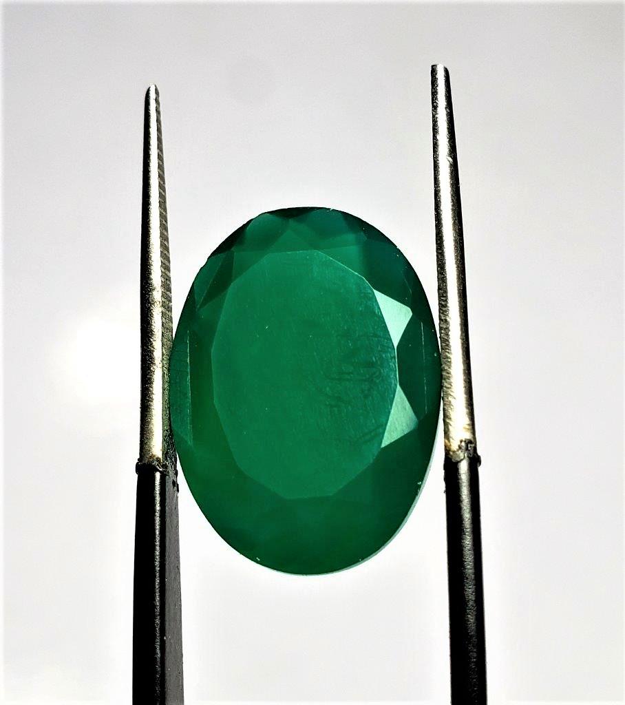 Oval Shape Emerald Green Chalcedony - 7 Carats (1 of 3)