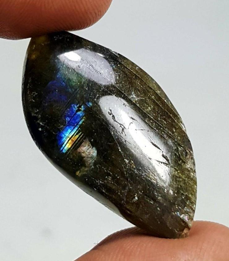 Fire labradorite cabochon - 47.5 Carats (1 of 2)