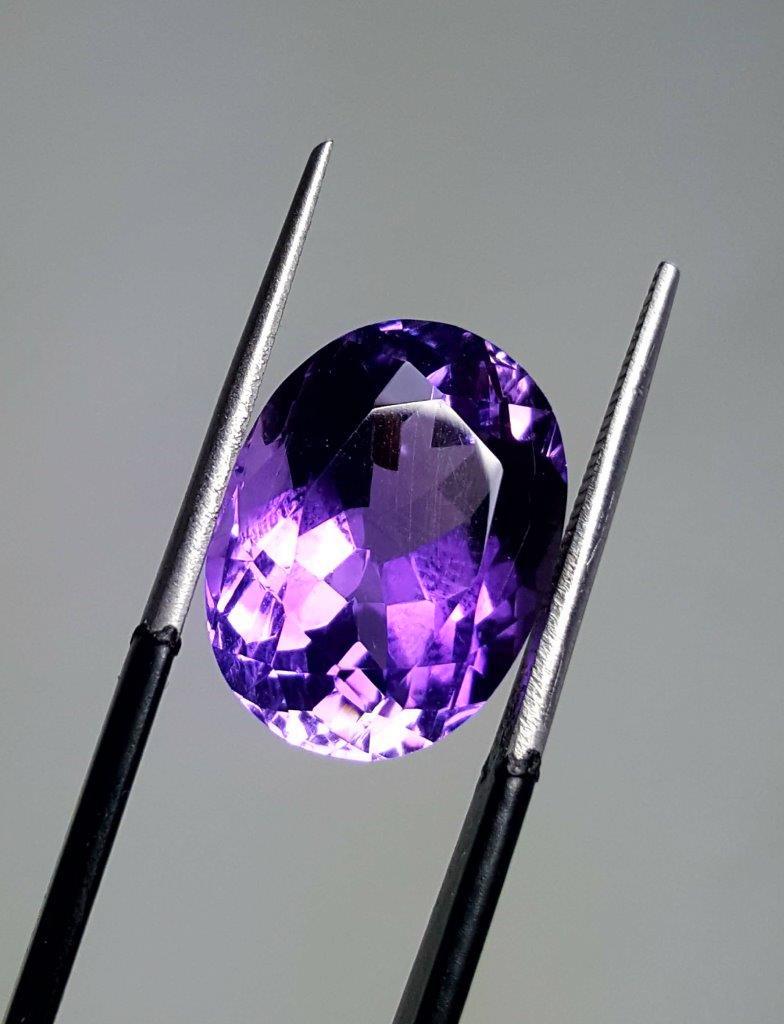 8 Carats Oval Shape Amethyst Cut Stone (1 of 2)