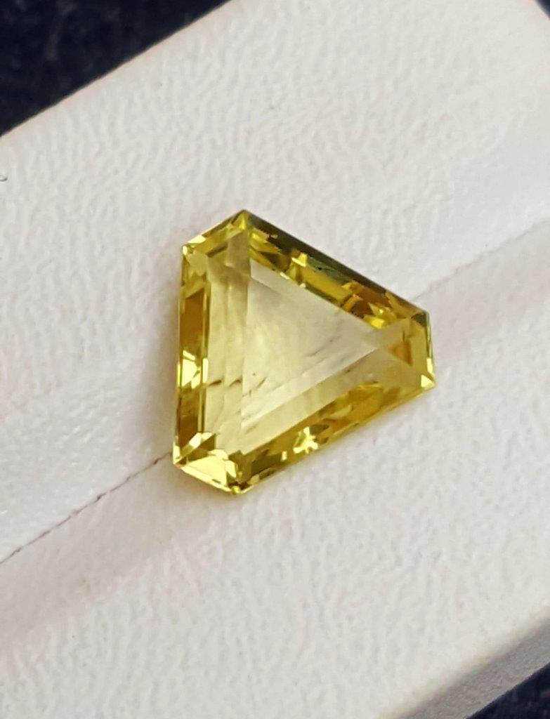 Natural Lemon Quartz Flawless - 6.05 Carats: Natural Lemon Quartz Flawless - 6.05 Carats - 13X13X7 mmShipping Rate: $15.00 .shipping rates are determined by Parcel weight and destination.Combined shipping: We offer combine shipping on multiple i